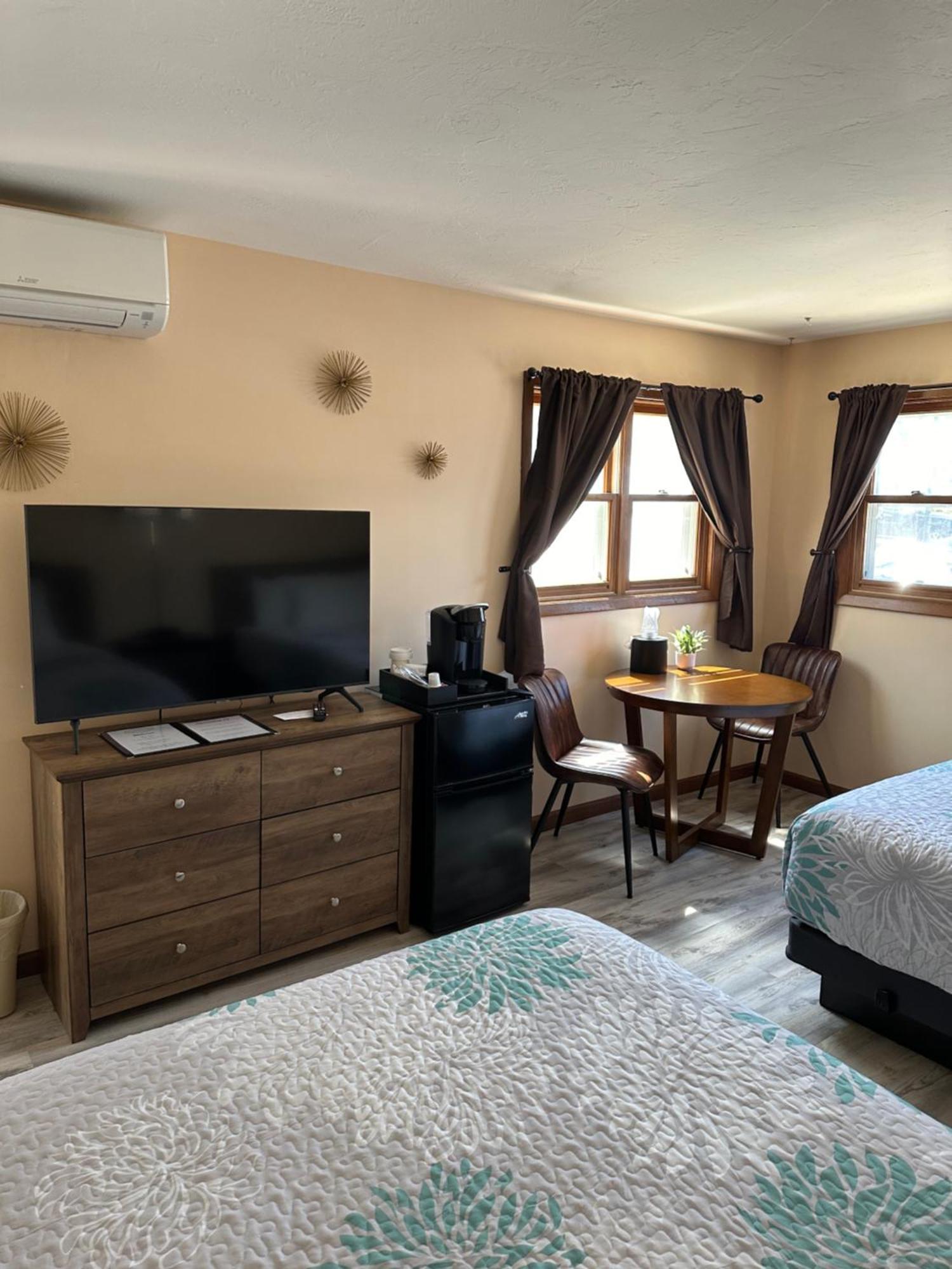 Downtown Inn ซิสเตอร์เบย์ ภายนอก รูปภาพ